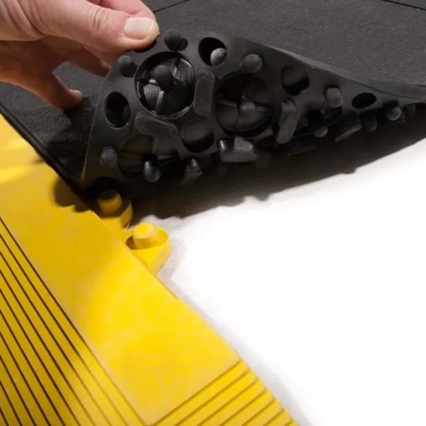 Faru Solid Fatigue-Step Mat | Male Side (Ref. KBFAGRF353) - Vista 3 Equipamento JCR
